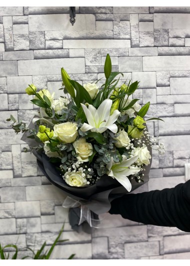 Lilyum,beyaz gül buket