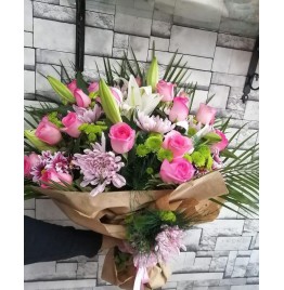Pembe gül, lilyum karışık arajman